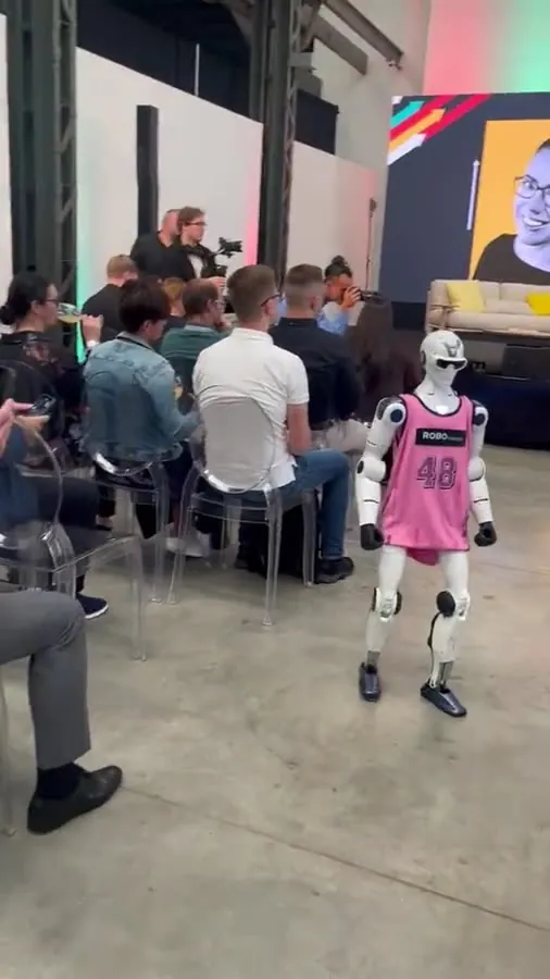 Roboti ROBOTio při zahájení Forbes Next Big Thing v Brně